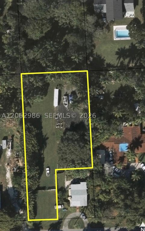 355 NE 156th St, Miami, FL 33162