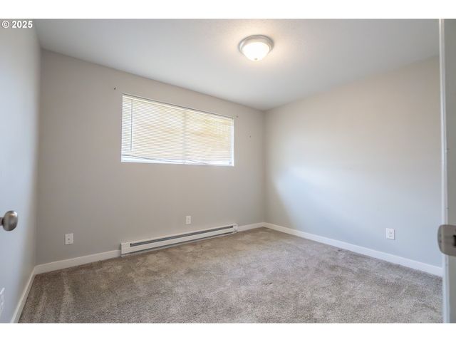 598 Ne 46TH Ave, Salem, OR 97301
