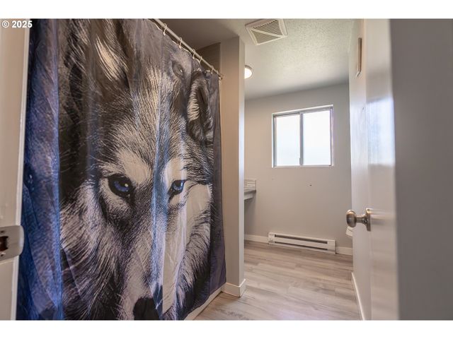 598 Ne 46TH Ave, Salem, OR 97301