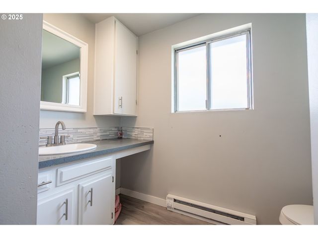 598 Ne 46TH Ave, Salem, OR 97301