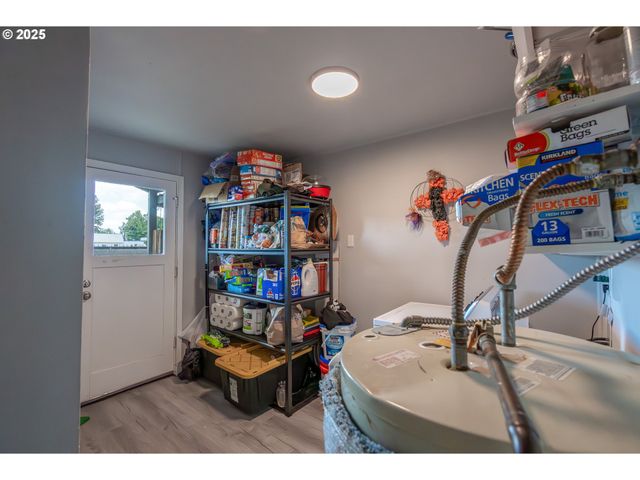 598 Ne 46TH Ave, Salem, OR 97301