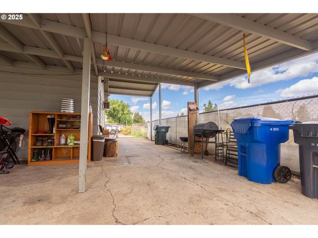 598 Ne 46TH Ave, Salem, OR 97301