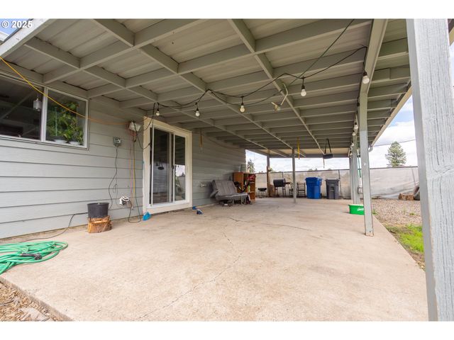 598 Ne 46TH Ave, Salem, OR 97301