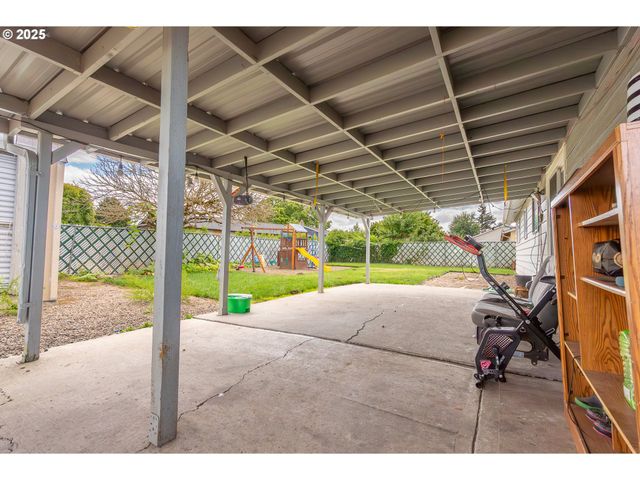 598 Ne 46TH Ave, Salem, OR 97301