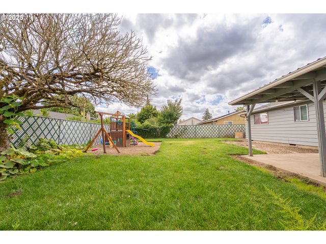 598 Ne 46TH Ave, Salem, OR 97301