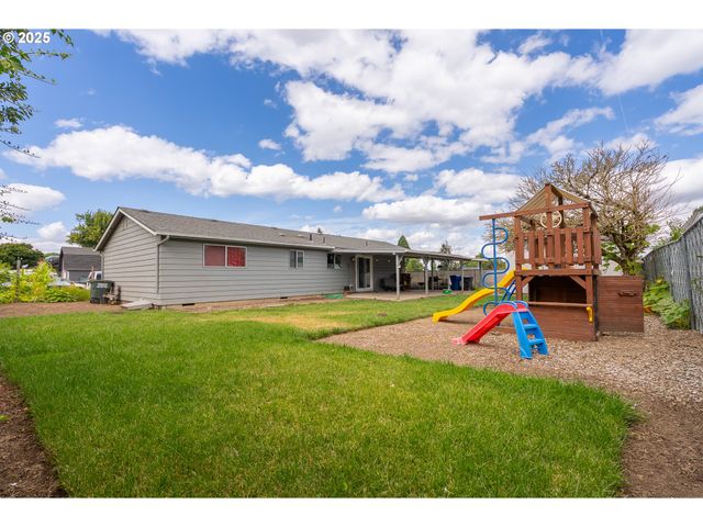 598 Ne 46TH Ave, Salem, OR 97301