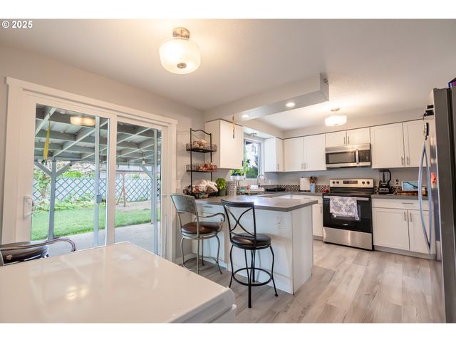 598 Ne 46TH Ave, Salem, OR 97301
