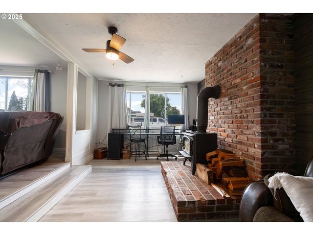 598 Ne 46TH Ave, Salem, OR 97301