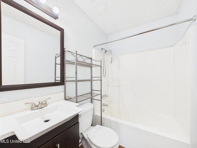 6700 Dove Lane, Ocean Springs, MS 39564