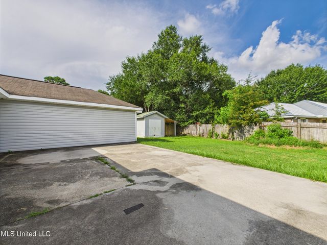 6700 Dove Lane, Ocean Springs, MS 39564
