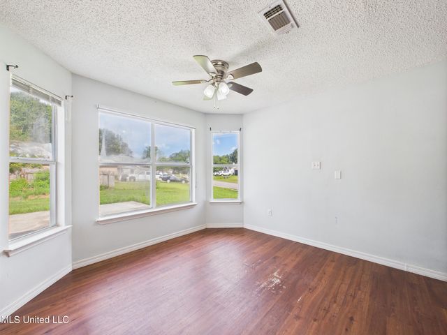 6700 Dove Lane, Ocean Springs, MS 39564