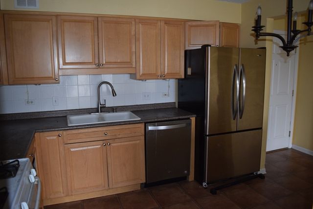 6801 N Milwaukee Avenue 404, Niles, IL 60714