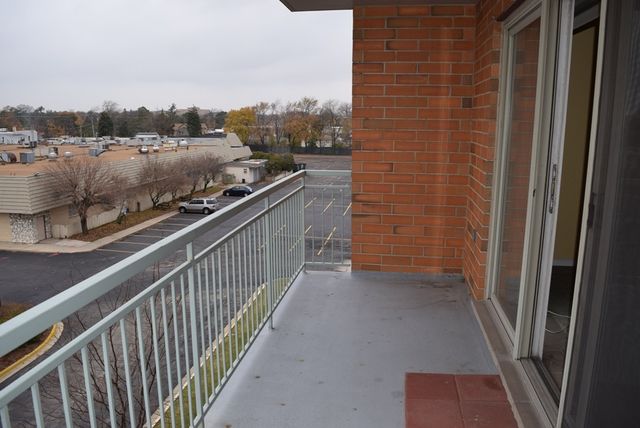 6801 N Milwaukee Avenue 404, Niles, IL 60714