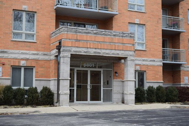 6801 N Milwaukee Avenue 404, Niles, IL 60714