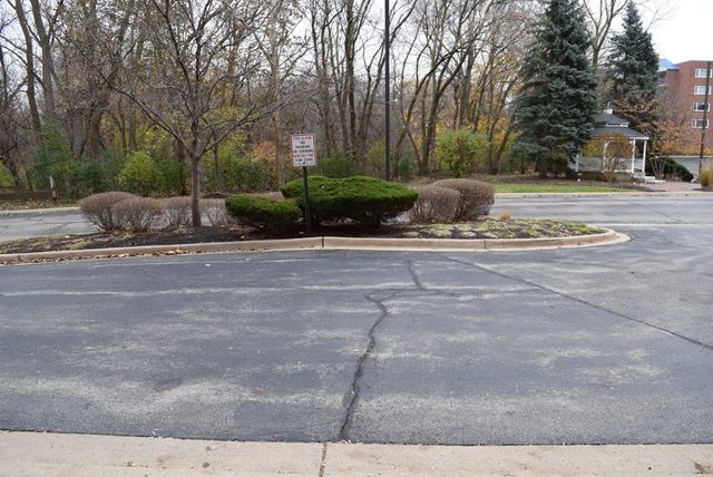 6801 N Milwaukee Avenue 404, Niles, IL 60714