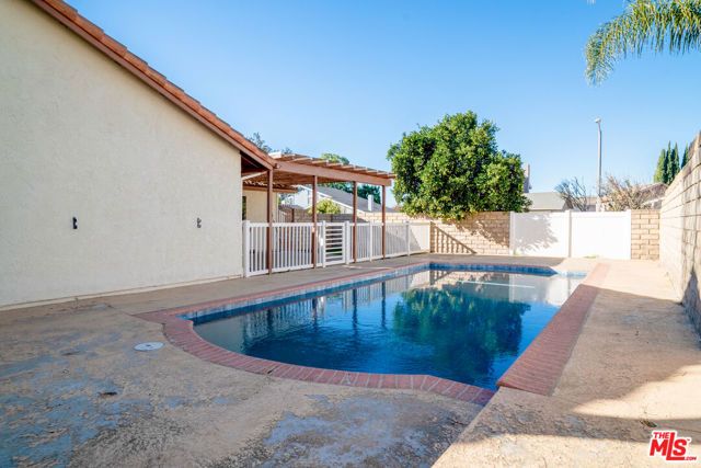 233 Longfellow Street, Thousand Oaks, CA 91360