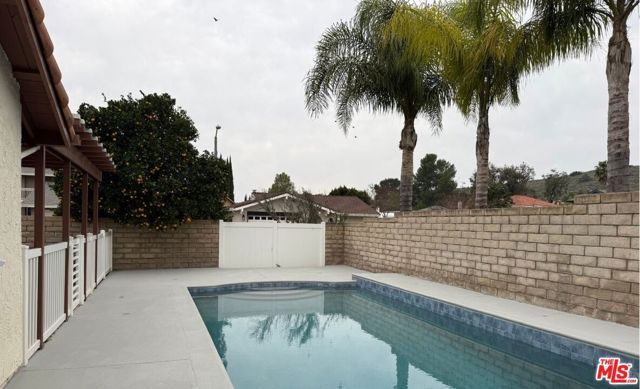 233 Longfellow Street, Thousand Oaks, CA 91360