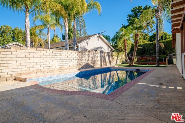 233 Longfellow Street, Thousand Oaks, CA 91360