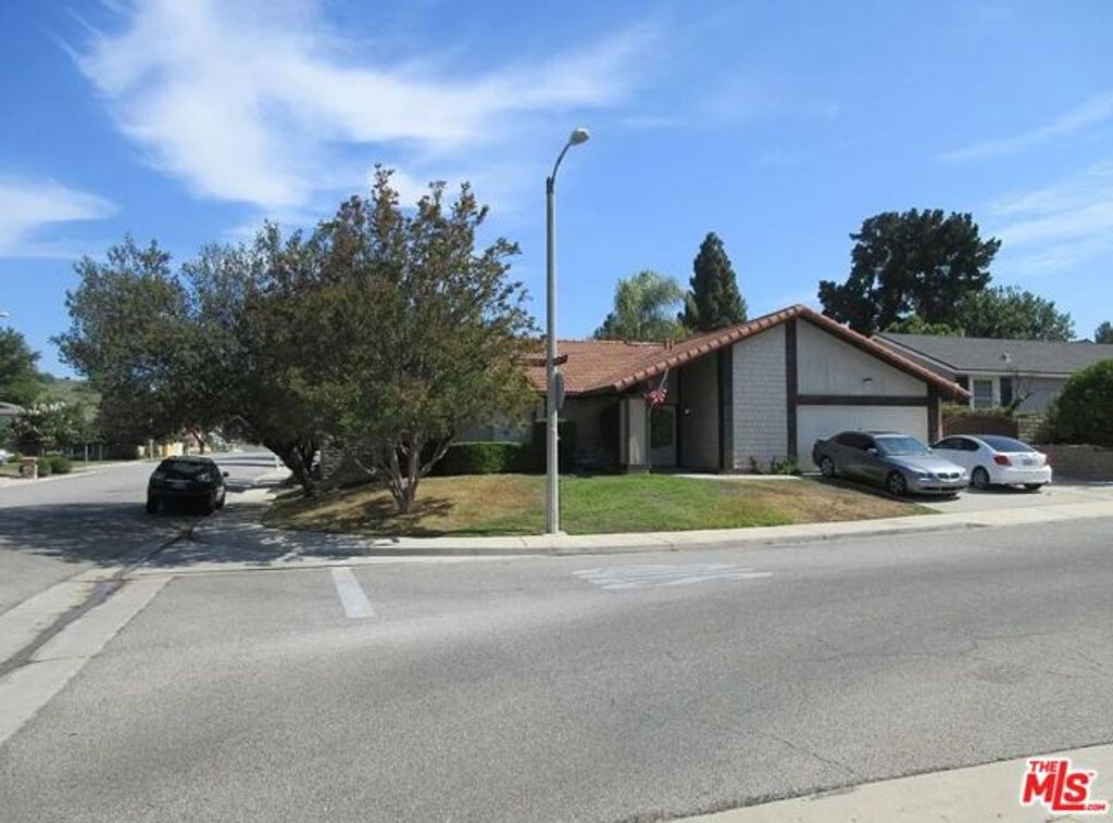 233 Longfellow Street, Thousand Oaks, CA 91360