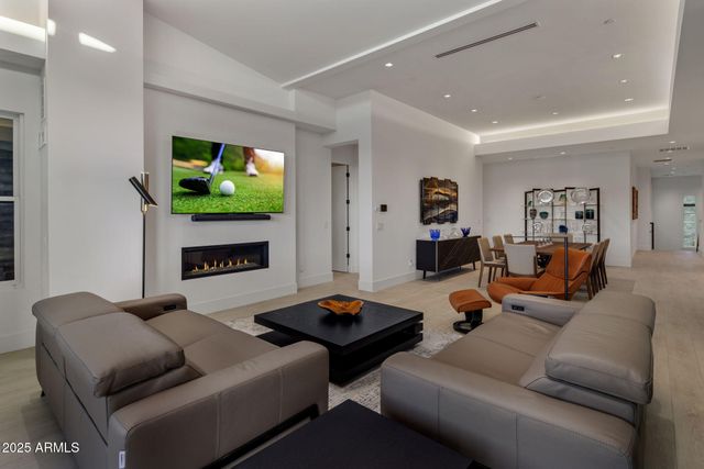 37200 N CAVE CREEK Road 2108, Scottsdale, AZ 85262