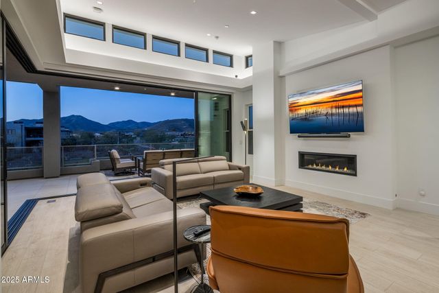 37200 N CAVE CREEK Road 2108, Scottsdale, AZ 85262