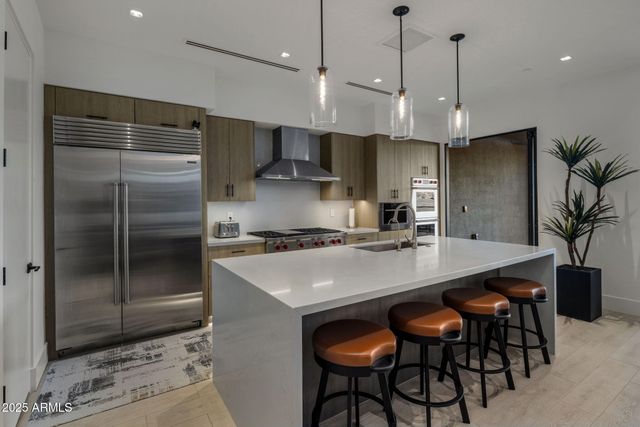 37200 N CAVE CREEK Road 2108, Scottsdale, AZ 85262