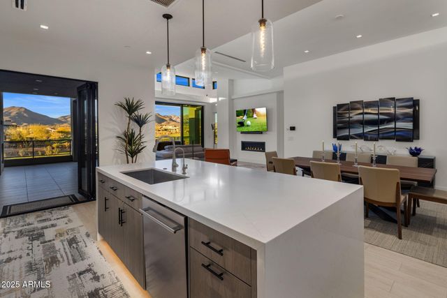 37200 N CAVE CREEK Road 2108, Scottsdale, AZ 85262