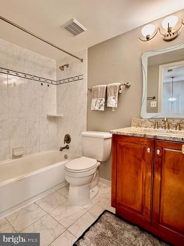 5139 WOODMIRE LN, Alexandria, VA 22311