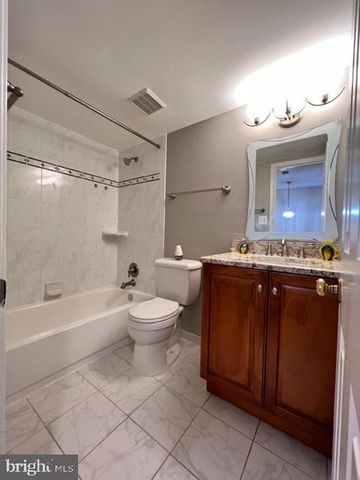 5139 WOODMIRE LN, Alexandria, VA 22311