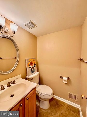 5139 WOODMIRE LN, Alexandria, VA 22311