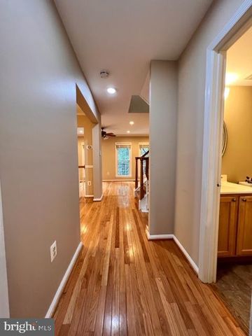 5139 WOODMIRE LN, Alexandria, VA 22311