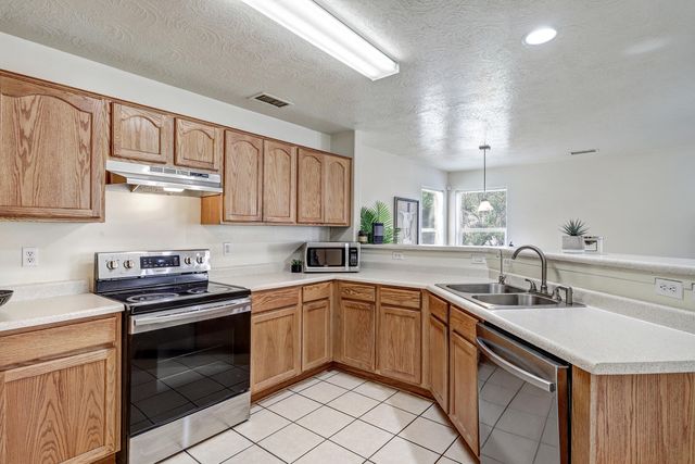 469 Brandon Court SW, Albuquerque, NM 87121