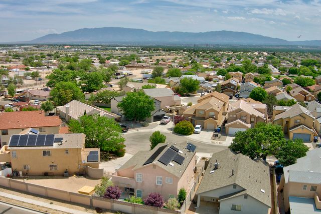 469 Brandon Court SW, Albuquerque, NM 87121