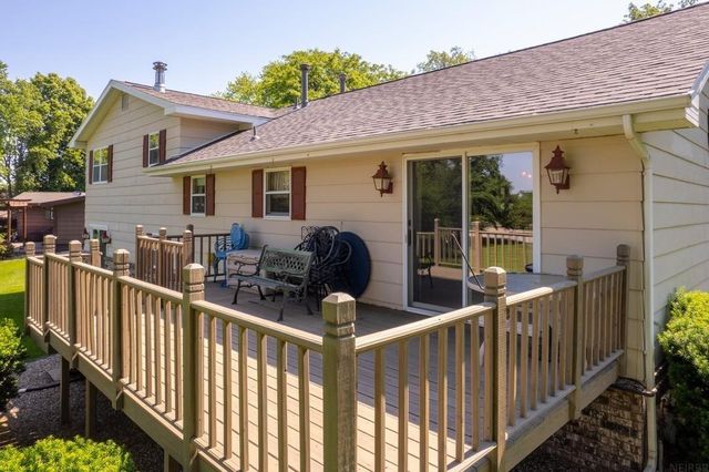 1202 Ellis Drive, Charles City, IA 50616