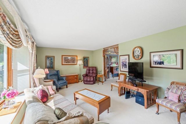 1202 Ellis Drive, Charles City, IA 50616