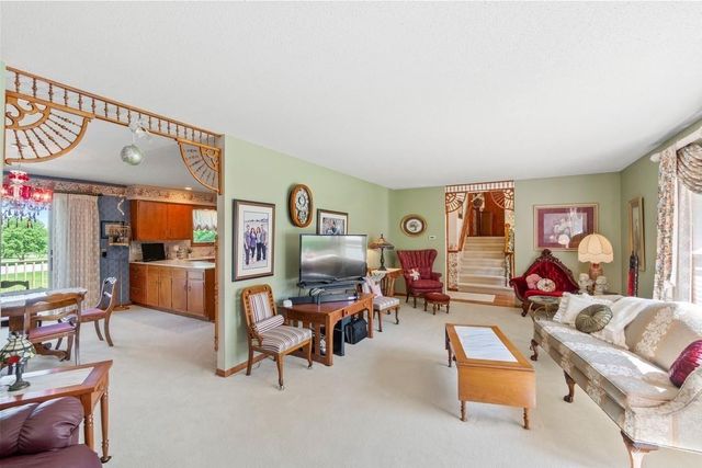 1202 Ellis Drive, Charles City, IA 50616