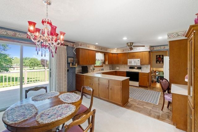 1202 Ellis Drive, Charles City, IA 50616