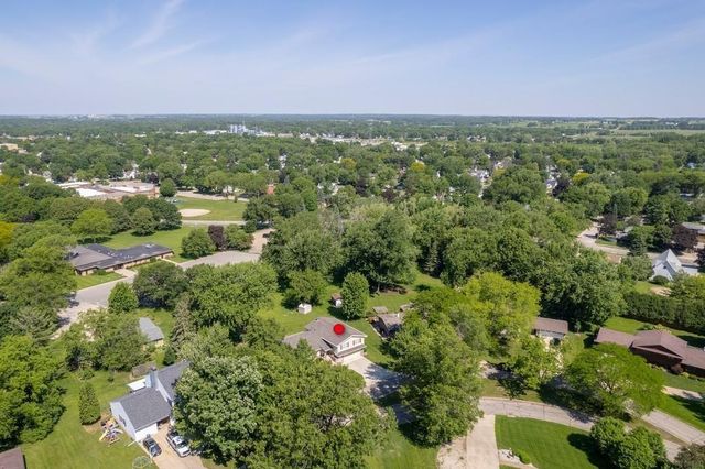 1202 Ellis Drive, Charles City, IA 50616