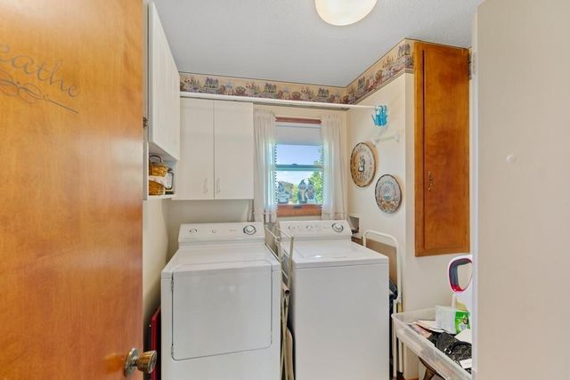 1202 Ellis Drive, Charles City, IA 50616