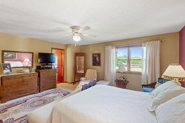 1202 Ellis Drive, Charles City, IA 50616