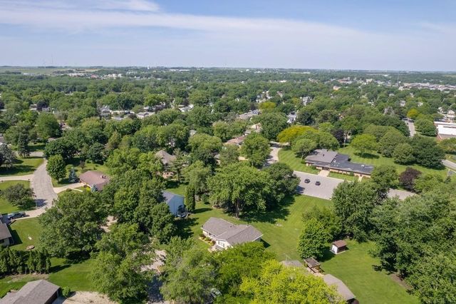 1202 Ellis Drive, Charles City, IA 50616