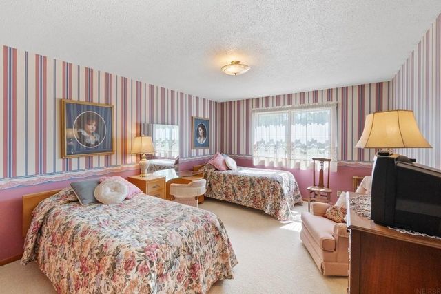 1202 Ellis Drive, Charles City, IA 50616