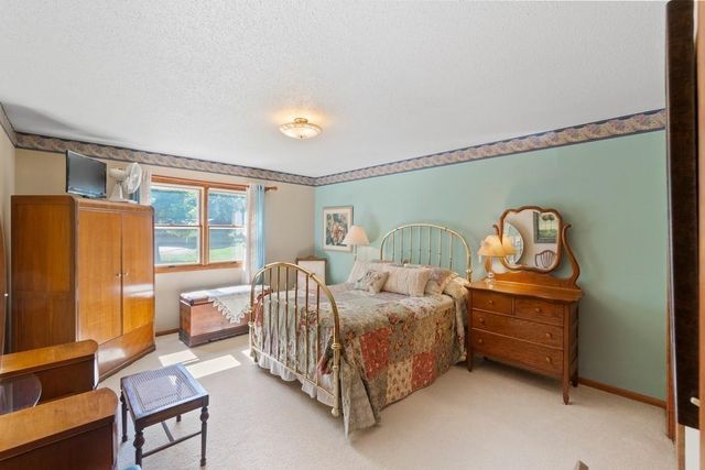 1202 Ellis Drive, Charles City, IA 50616