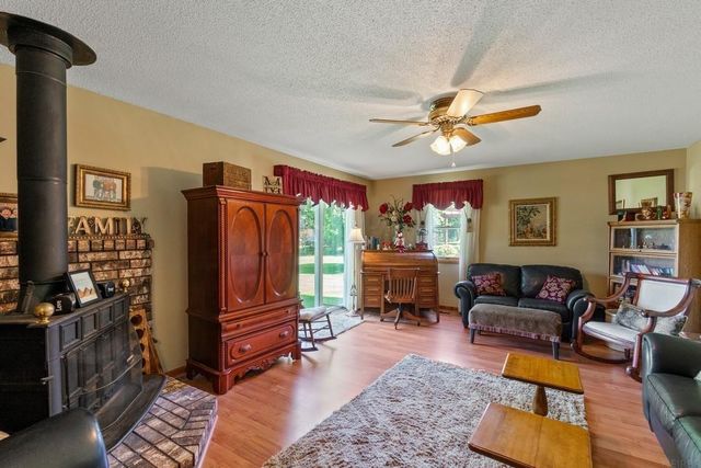 1202 Ellis Drive, Charles City, IA 50616