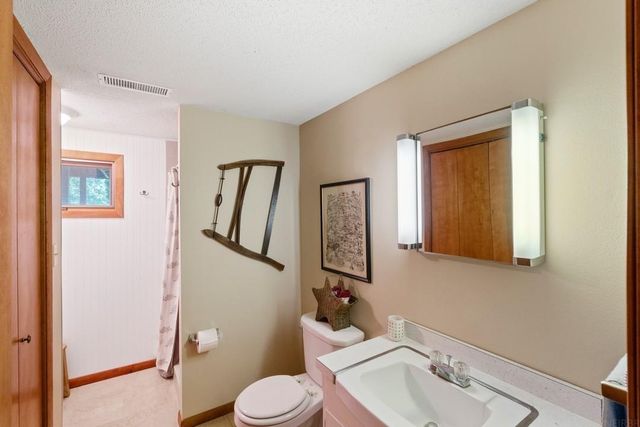 1202 Ellis Drive, Charles City, IA 50616