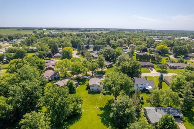 1202 Ellis Drive, Charles City, IA 50616