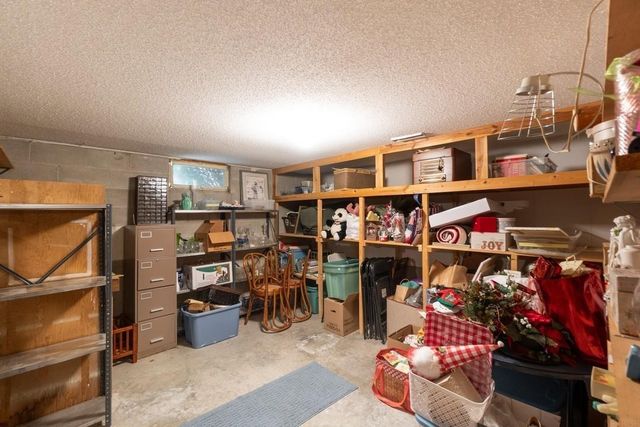 1202 Ellis Drive, Charles City, IA 50616
