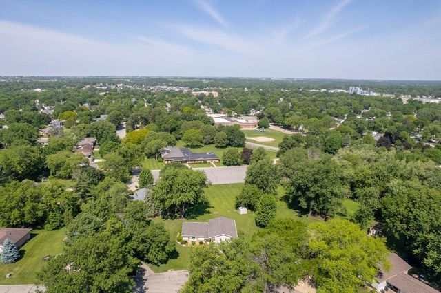 1202 Ellis Drive, Charles City, IA 50616