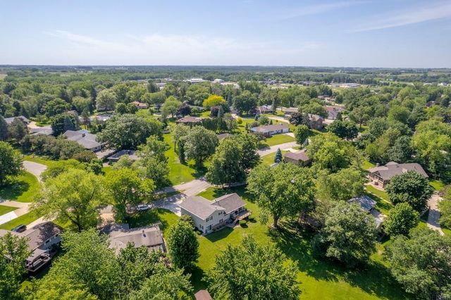 1202 Ellis Drive, Charles City, IA 50616
