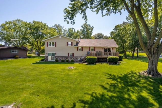 1202 Ellis Drive, Charles City, IA 50616